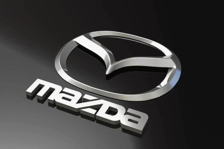 Logo Mazda và hình ảnh xe Mazda hiện đại