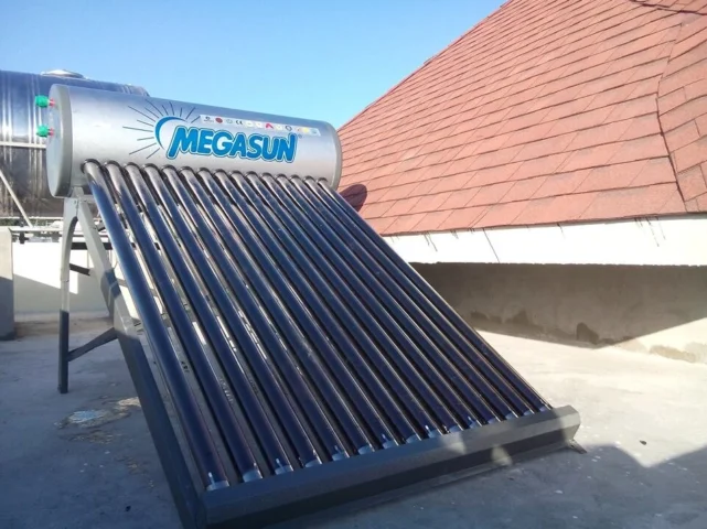 Máy nước nóng năng lượng mặt trời gia đình