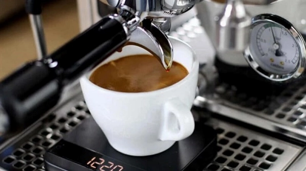 Nguồn Gốc Cà Phê Espresso: Bí Mật Từ Nước Ý Máy pha cà phê espresso cổ điển