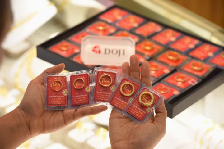 Người giao dịch vàng tại sàn