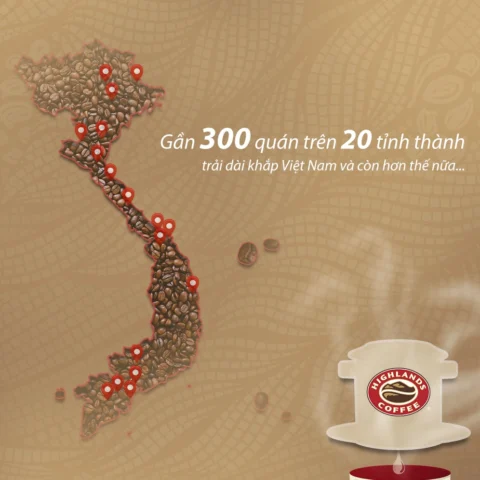 Nhân viên Highlands Coffee phục vụ khách hàng