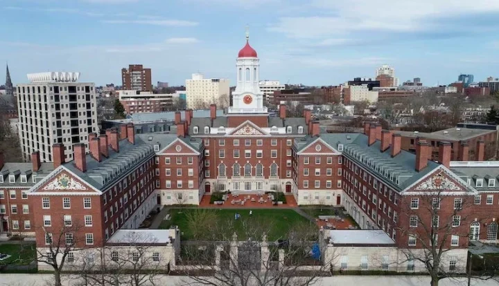 Tòa nhà biểu tượng của Đại học Harvard