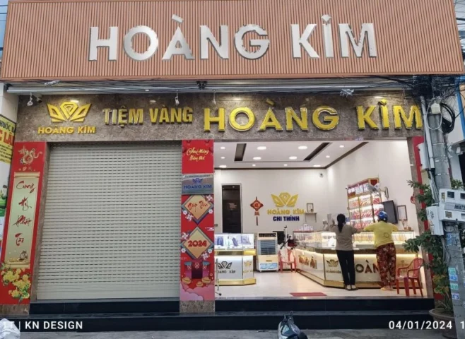 Trang sức vàng tinh xảo tại tiệm vàng