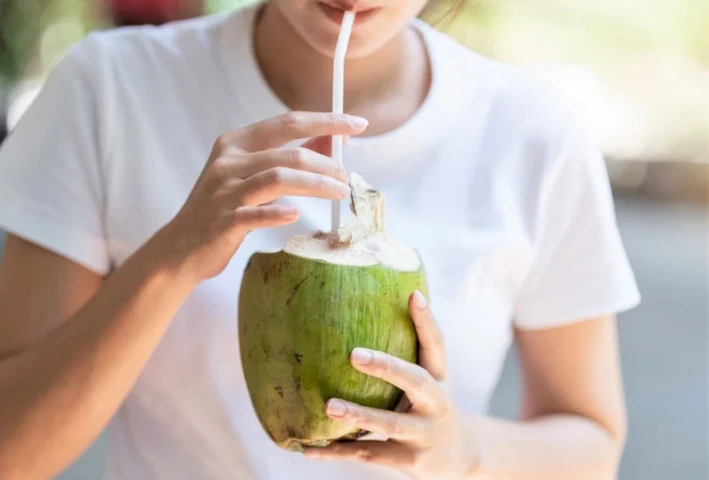 Uống nước dừa khi nào tốt nhất