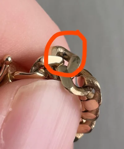 Vàng 18k bị xỉn màu sau thời gian sử dụng